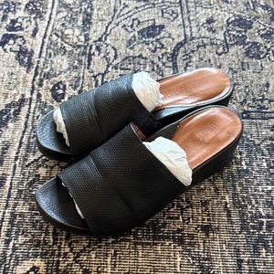 Gentle Souls Black Slide Sandals